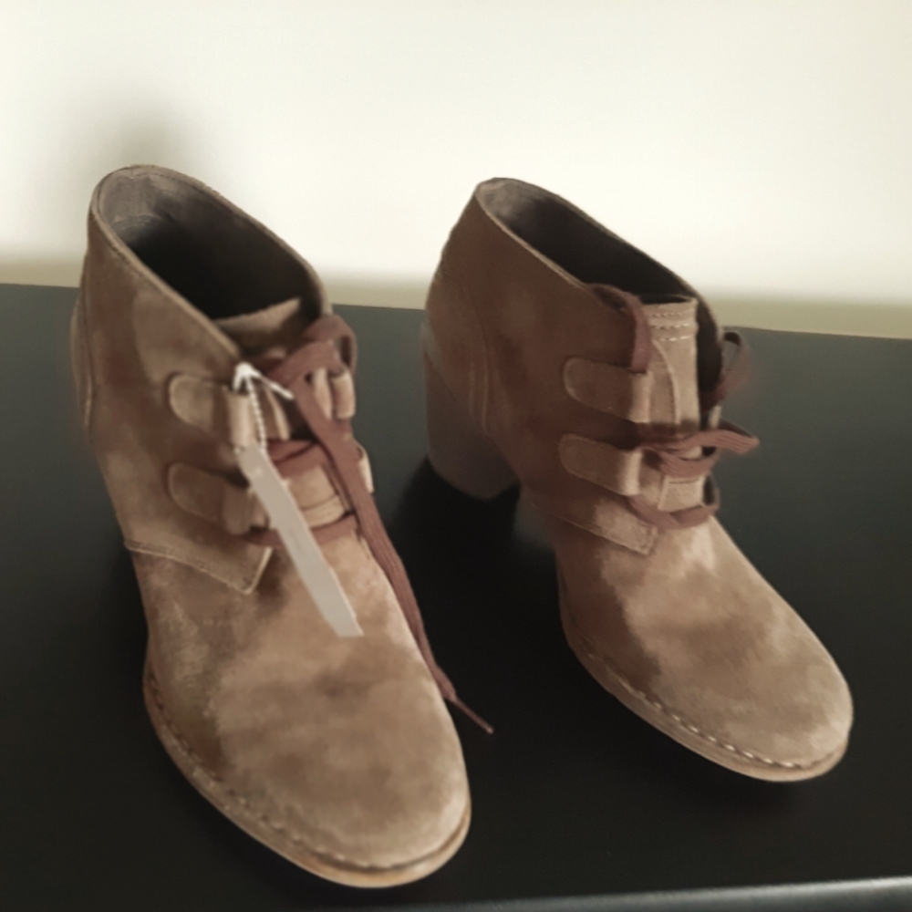Clarks artisan women bootie ,leather upper, khaki suede. Very nice booties